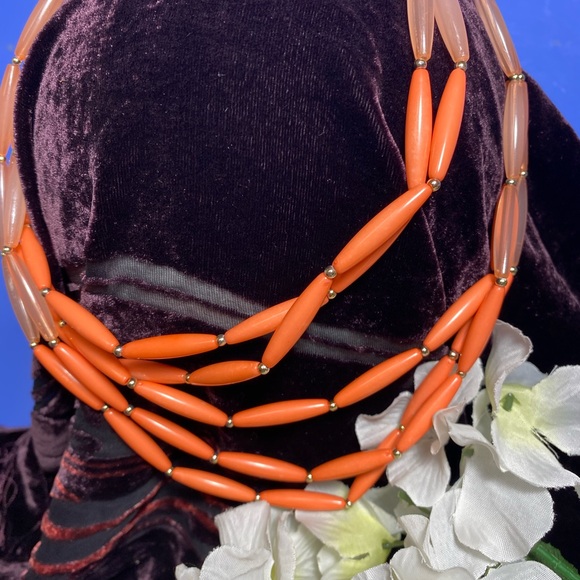 Vintage, Salmon and gold toned 5 strand necklace. - Picture 2 of 7